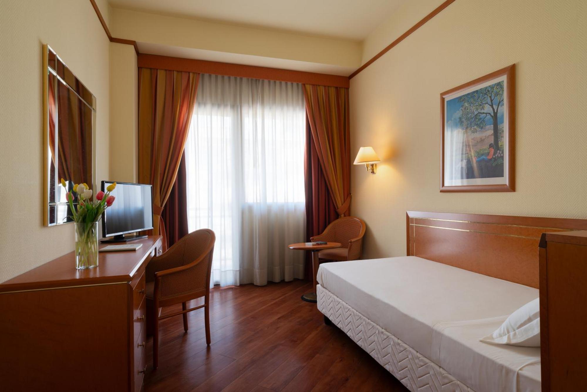 Hotel Delfino Таранто Екстериор снимка